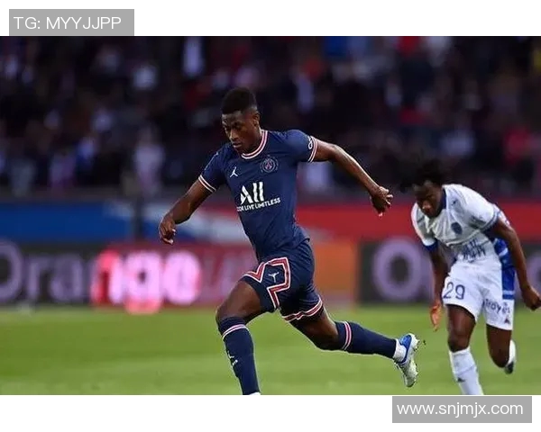 曼联最新引援!巴黎圣日耳曼球星加盟老特拉福德,球迷议论纷纷